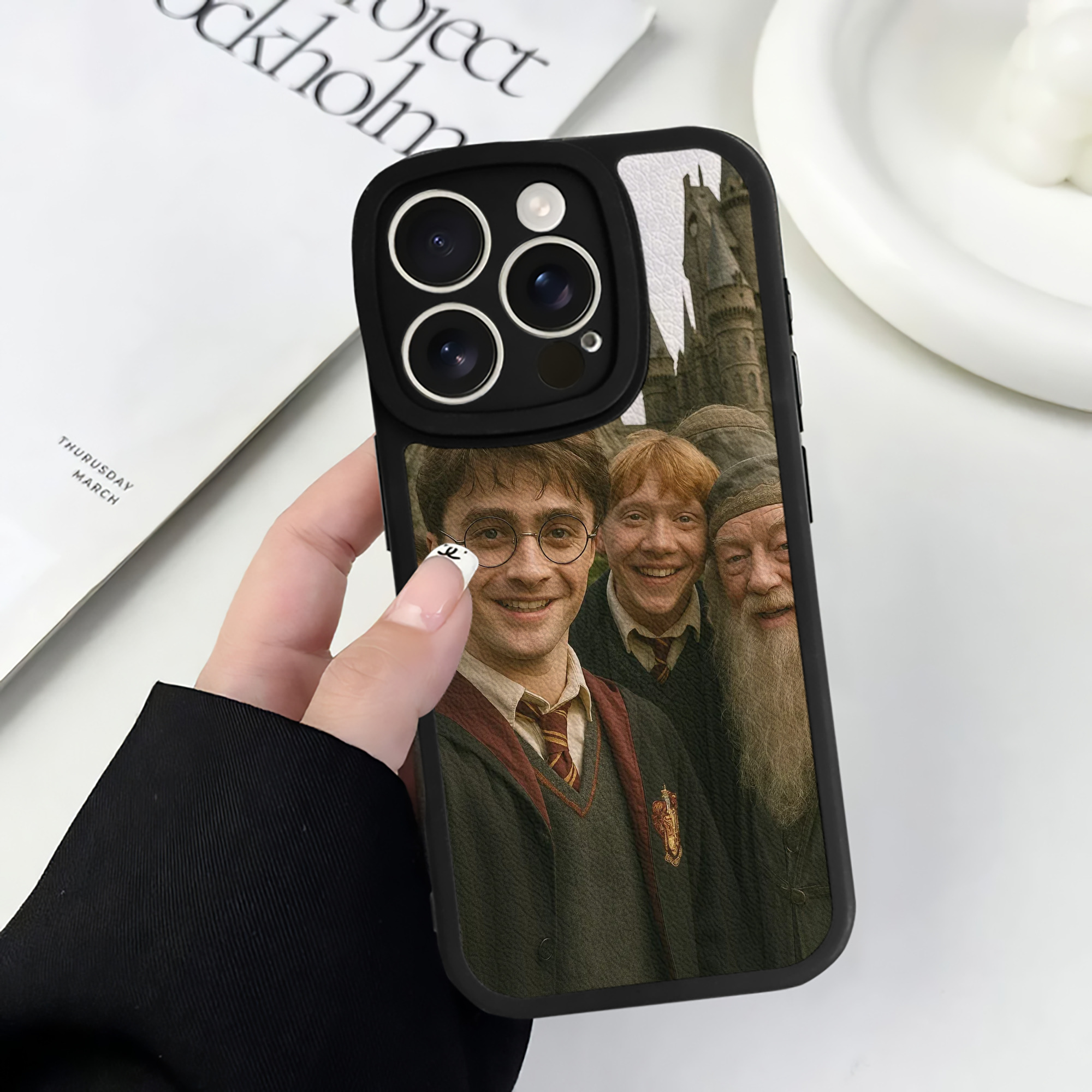 （画像用） Harry Potter ハリー・ポッターシリーズ 【iPhone 16シリーズ対応】シリコンスマホケース（レザー調） 材質：シリコン